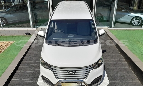 Buy Used Hyundai H1 White Car in Lae in Morobe Buy Used Hyundai H1 White Car in Lae in Morobe