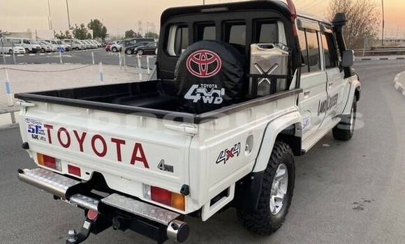 Buy Used Toyota Land Cruiser White Car in Port Moresby in National Capital District Buy Used Toyota Land Cruiser White Car in Port Moresby in National Capital District