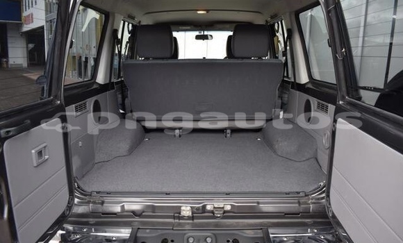 Acheter Occasion Voiture Toyota Land Cruiser Noir à Kandrian, West New Britain Acheter Occasion Voiture Toyota Land Cruiser Noir à Kandrian, West New Britain