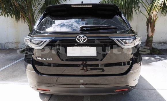 Buy Used Toyota Harrier White Car in Lae in Morobe Buy Used Toyota Harrier White Car in Lae in Morobe