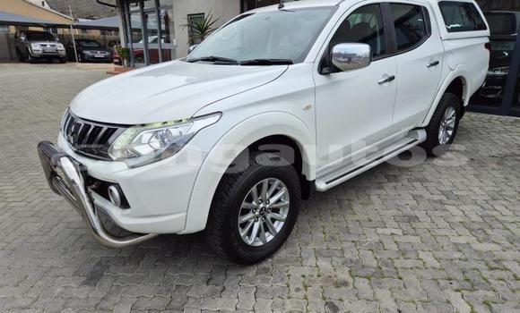 Acheter Occasion Voiture Mitsubishi L200 Blanc à Port Moresby, National Capital District Acheter Occasion Voiture Mitsubishi L200 Blanc à Port Moresby, National Capital District
