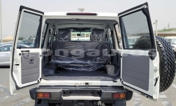 Acheter Occasion Voiture Toyota Land Cruiser Blanc à Port Moresby, National Capital District Acheter Occasion Voiture Toyota Land Cruiser Blanc à Port Moresby, National Capital District