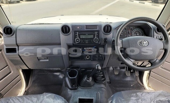 Acheter Occasion Voiture Toyota Land Cruiser Blanc à Port Moresby, National Capital District Acheter Occasion Voiture Toyota Land Cruiser Blanc à Port Moresby, National Capital District