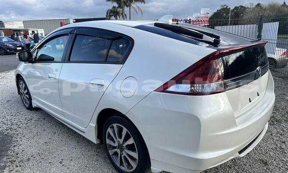 Buy Used Honda Insight White Car in Port Moresby in National Capital District Buy Used Honda Insight White Car in Port Moresby in National Capital District