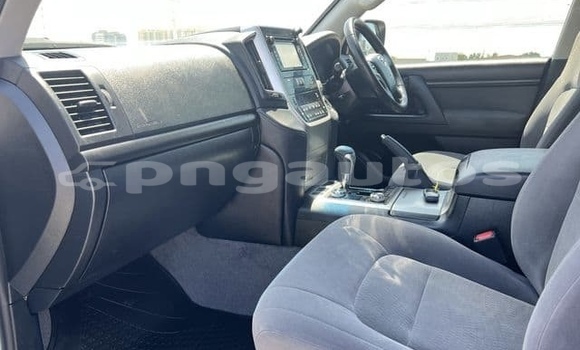 Buy Used Toyota Land Cruiser White Car in Port Moresby in National Capital District Buy Used Toyota Land Cruiser White Car in Port Moresby in National Capital District