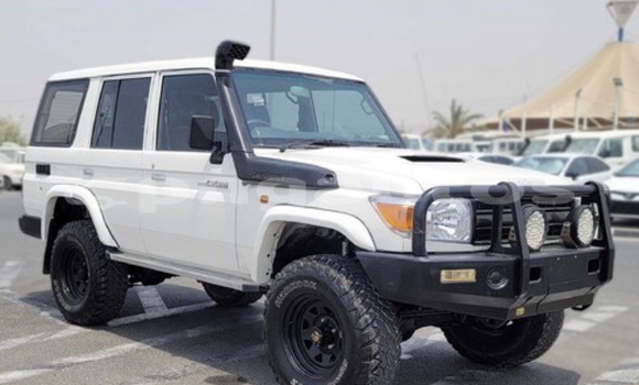 Acheter Occasion Voiture Toyota Land Cruiser Blanc à Goroka, Eastern Highlands Acheter Occasion Voiture Toyota Land Cruiser Blanc à Goroka, Eastern Highlands