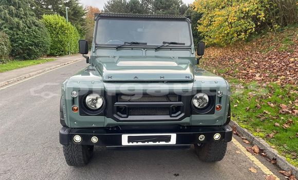 Buy Used Land Rover Defender Green Car in Port Moresby in National Capital District Buy Used Land Rover Defender Green Car in Port Moresby in National Capital District