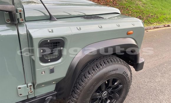 Buy Used Land Rover Defender Green Car in Port Moresby in National Capital District Buy Used Land Rover Defender Green Car in Port Moresby in National Capital District