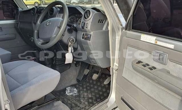 Buy Used Toyota Land Cruiser Silver Car in Port Moresby in National Capital District Buy Used Toyota Land Cruiser Silver Car in Port Moresby in National Capital District