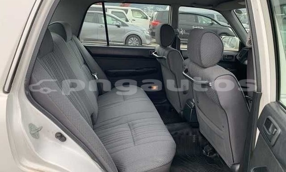 Acheter Occasion Voiture Toyota Comfort Blanc à Port Moresby, National Capital District Acheter Occasion Voiture Toyota Comfort Blanc à Port Moresby, National Capital District