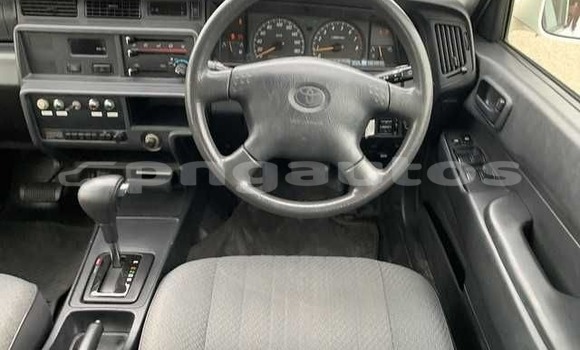 Acheter Occasion Voiture Toyota Comfort Blanc à Port Moresby, National Capital District Acheter Occasion Voiture Toyota Comfort Blanc à Port Moresby, National Capital District