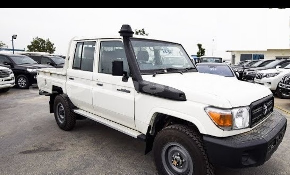 Buy Used Toyota Land Cruiser White Car in Port Moresby in National Capital District Buy Used Toyota Land Cruiser White Car in Port Moresby in National Capital District