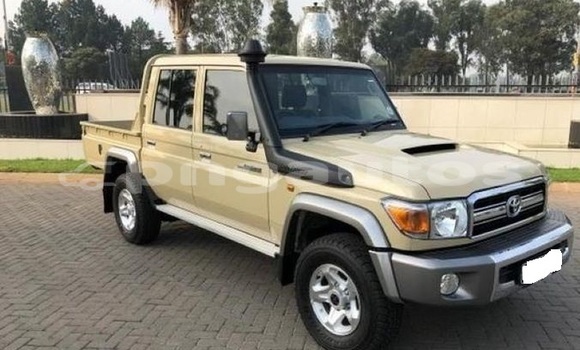 Buy Used Toyota Land Cruiser White Car in Port Moresby in National Capital District Buy Used Toyota Land Cruiser White Car in Port Moresby in National Capital District