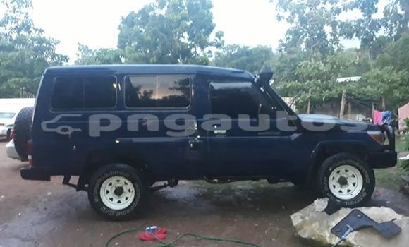 Acheter Occasion Voiture Toyota Land Cruiser Bleu à Port Moresby, National Capital District Acheter Occasion Voiture Toyota Land Cruiser Bleu à Port Moresby, National Capital District