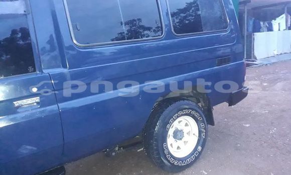 Acheter Occasion Voiture Toyota Land Cruiser Bleu à Port Moresby, National Capital District Acheter Occasion Voiture Toyota Land Cruiser Bleu à Port Moresby, National Capital District