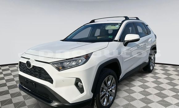 Buy Used Toyota RAV4 White Car in Aiamback in Western (Fly) Buy Used Toyota RAV4 White Car in Aiamback in Western (Fly)