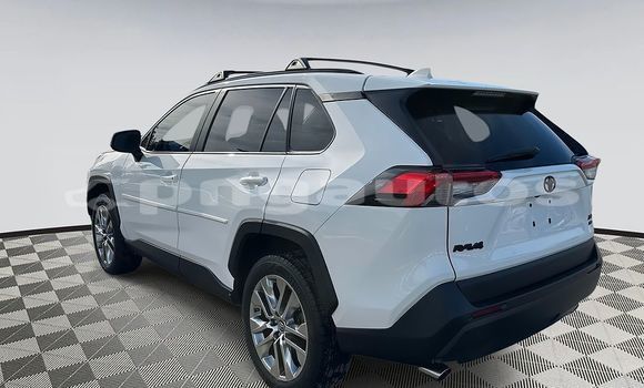 Buy Used Toyota RAV4 White Car in Aiamback in Western (Fly) Buy Used Toyota RAV4 White Car in Aiamback in Western (Fly)