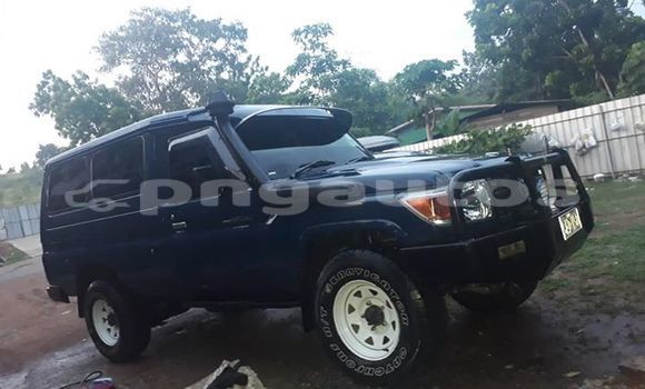 Acheter Occasion Voiture Toyota Land Cruiser Bleu à Port Moresby, National Capital District Acheter Occasion Voiture Toyota Land Cruiser Bleu à Port Moresby, National Capital District
