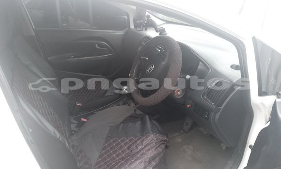 Acheter Occasion Voiture Kia Rio Blanc à Port Moresby, National Capital District Acheter Occasion Voiture Kia Rio Blanc à Port Moresby, National Capital District