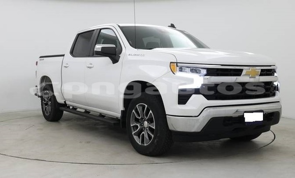 Buy Used Chevrolet Silverado White Car in Port Moresby in National Capital District