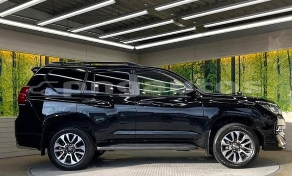 Acheter Occasion Voiture Toyota Land Cruiser Prado Noir à Port Moresby, National Capital District Acheter Occasion Voiture Toyota Land Cruiser Prado Noir à Port Moresby, National Capital District