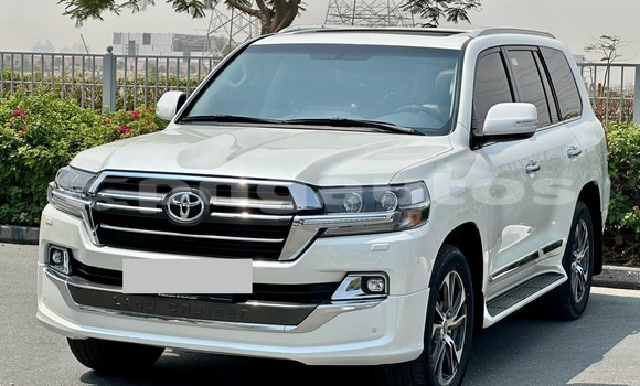 Buy Used Toyota Land Cruiser White Car in Lae in Morobe Buy Used Toyota Land Cruiser White Car in Lae in Morobe