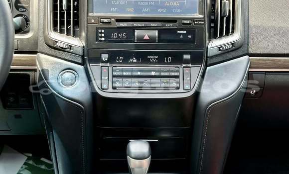 Buy Used Toyota Land Cruiser White Car in Lae in Morobe Buy Used Toyota Land Cruiser White Car in Lae in Morobe