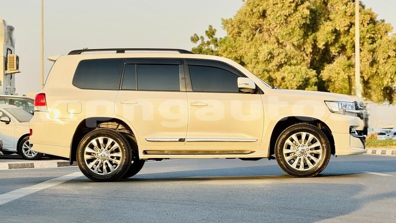 Big with watermark toyota land cruiser enga import dubai 7854