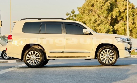 Buy Used Toyota Land Cruiser White Car in Import - Dubai in Enga Buy Used Toyota Land Cruiser White Car in Import - Dubai in Enga
