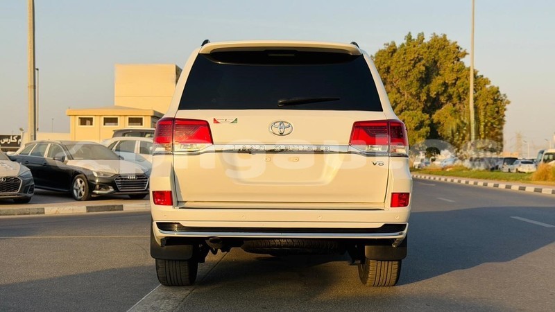 Big with watermark toyota land cruiser enga import dubai 7854