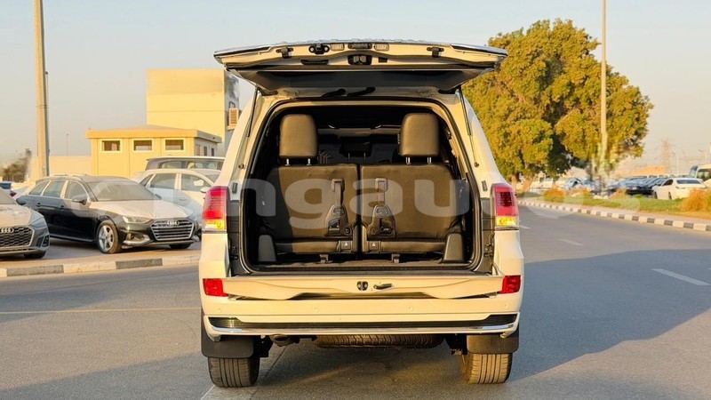 Big with watermark toyota land cruiser enga import dubai 7854