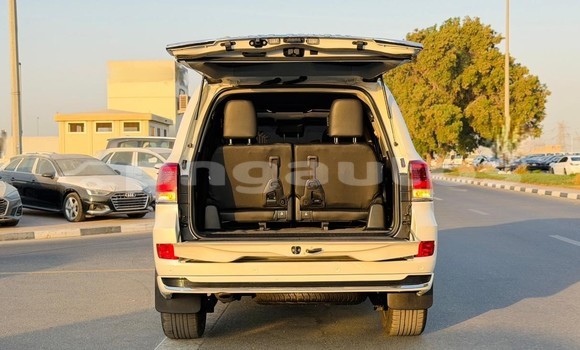 Buy Used Toyota Land Cruiser White Car in Import - Dubai in Enga Buy Used Toyota Land Cruiser White Car in Import - Dubai in Enga