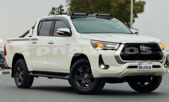 Buy Used Toyota Hiluxe Revo White Car in Import - Dubai in Enga