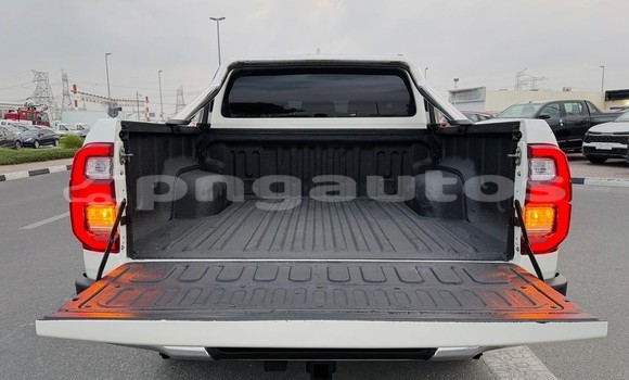Buy Used Toyota Hiluxe Revo White Car in Import - Dubai in Enga Buy Used Toyota Hiluxe Revo White Car in Import - Dubai in Enga