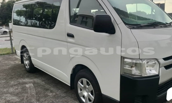 Buy Used Toyota Hiace White Car in Arufa in Western Highlands