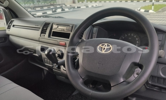 Acheter Occasion Voiture Toyota Hiace Blanc à Arufa, Western Highlands Acheter Occasion Voiture Toyota Hiace Blanc à Arufa, Western Highlands