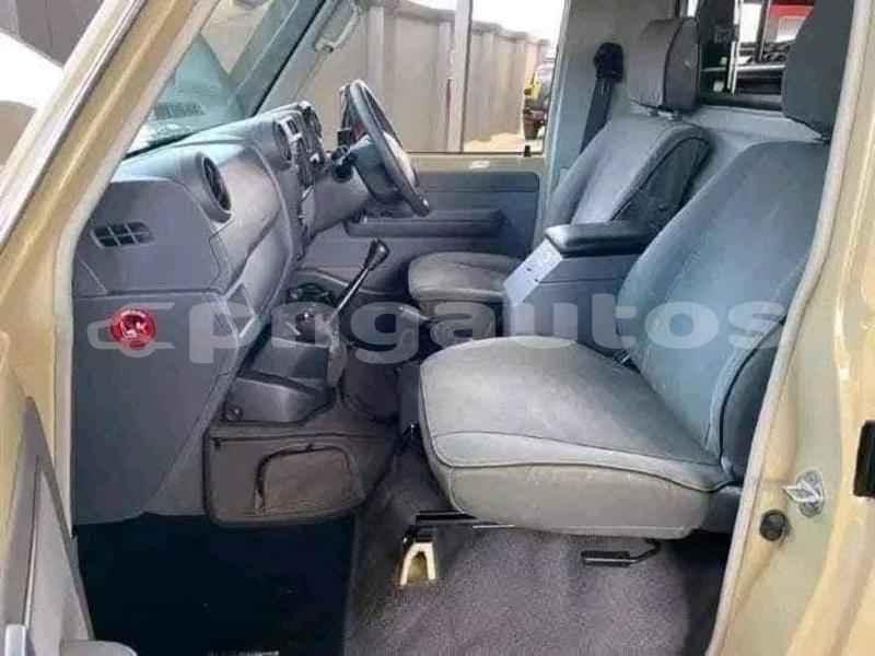 Big with watermark toyota land cruiser morobe lae 7860