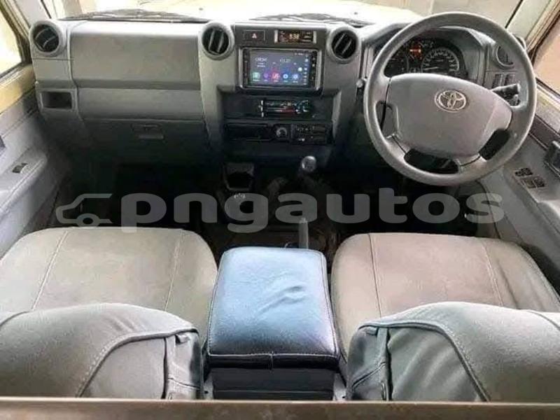 Big with watermark toyota land cruiser morobe lae 7860
