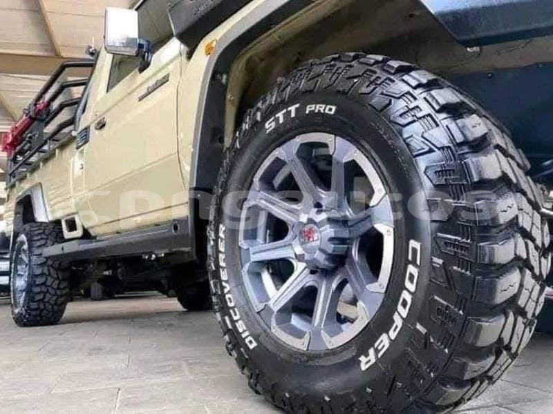 Big with watermark toyota land cruiser morobe lae 7860