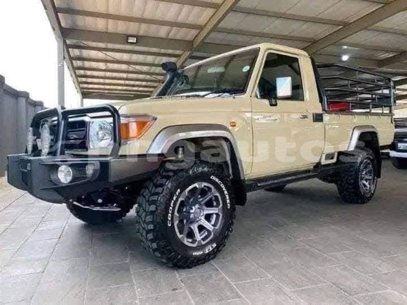 Big with watermark toyota land cruiser morobe lae 7860