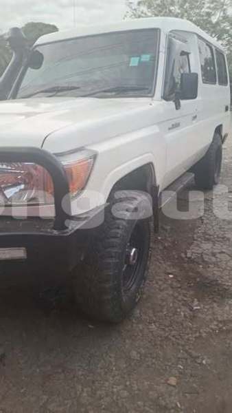 Big with watermark toyota prado madang monara 7913