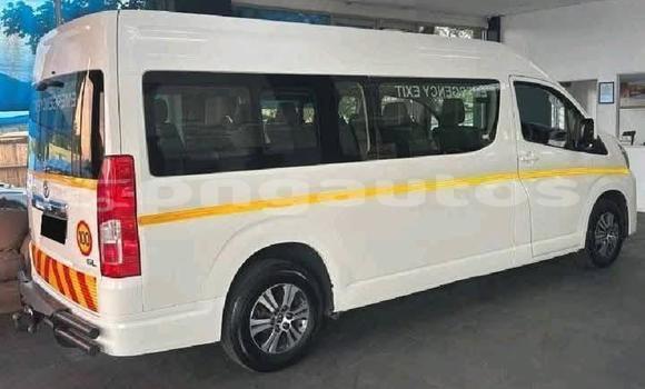 Buy Used Toyota Hiace White Car in Port Moresby in National Capital District Buy Used Toyota Hiace White Car in Port Moresby in National Capital District