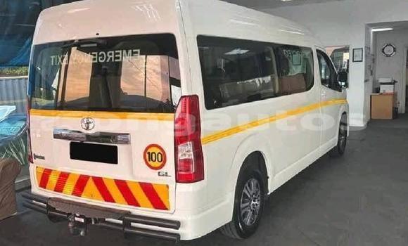 Buy Used Toyota Hiace White Car in Port Moresby in National Capital District Buy Used Toyota Hiace White Car in Port Moresby in National Capital District