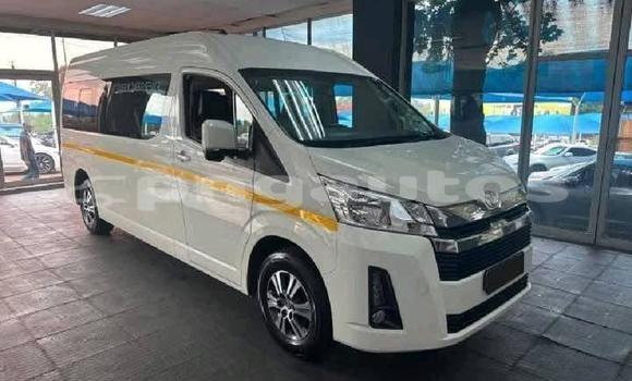 Buy Used Toyota Hiace White Car in Port Moresby in National Capital District Buy Used Toyota Hiace White Car in Port Moresby in National Capital District