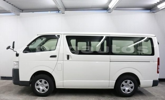 Buy Used Toyota Hiace White Car in Port Moresby in National Capital District Buy Used Toyota Hiace White Car in Port Moresby in National Capital District
