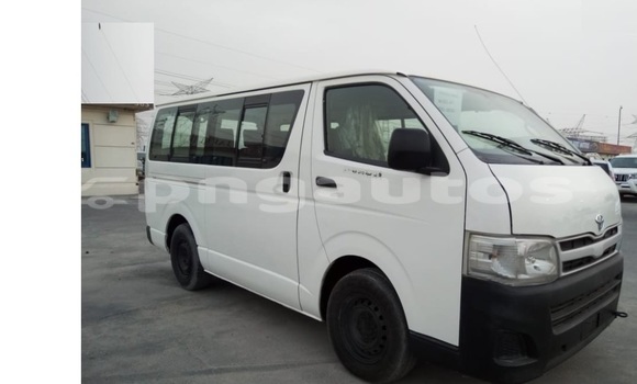 Buy Used Toyota Hiace White Car in Port Moresby in National Capital District Buy Used Toyota Hiace White Car in Port Moresby in National Capital District