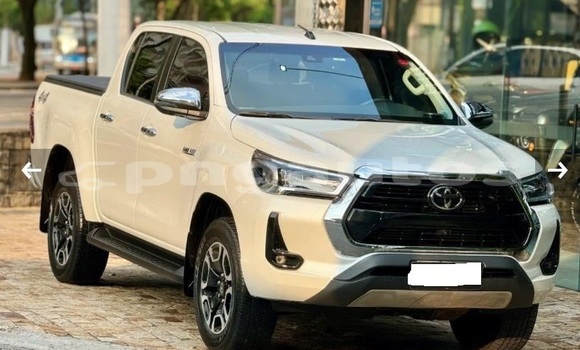 Buy Used Toyota Hilux White Car in Port Moresby in National Capital District