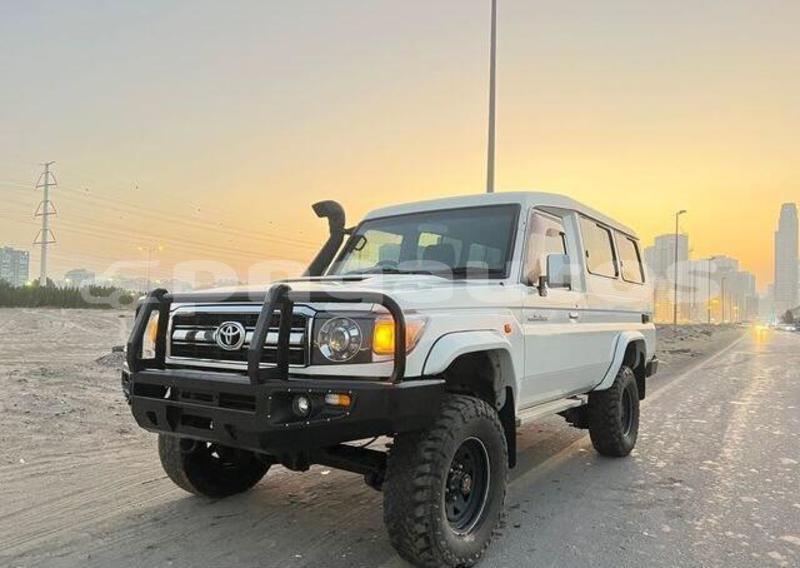 Big with watermark toyota land cruiser western fly aiamback 7944