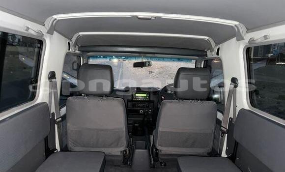 Buy Used Toyota Land Cruiser White Car in Aiamback in Western (Fly) Buy Used Toyota Land Cruiser White Car in Aiamback in Western (Fly)