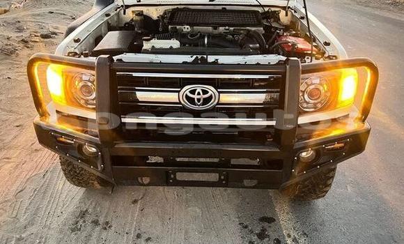 Buy Used Toyota Land Cruiser White Car in Aiamback in Western (Fly) Buy Used Toyota Land Cruiser White Car in Aiamback in Western (Fly)